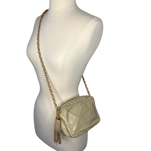 Chanel Vintage Tan Beige Quilted 24K Gold Chain Strap Camera Bag - Picture 4 of 15